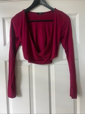 Fora Women's Long-Sleeve Draped Crop Top in Wine